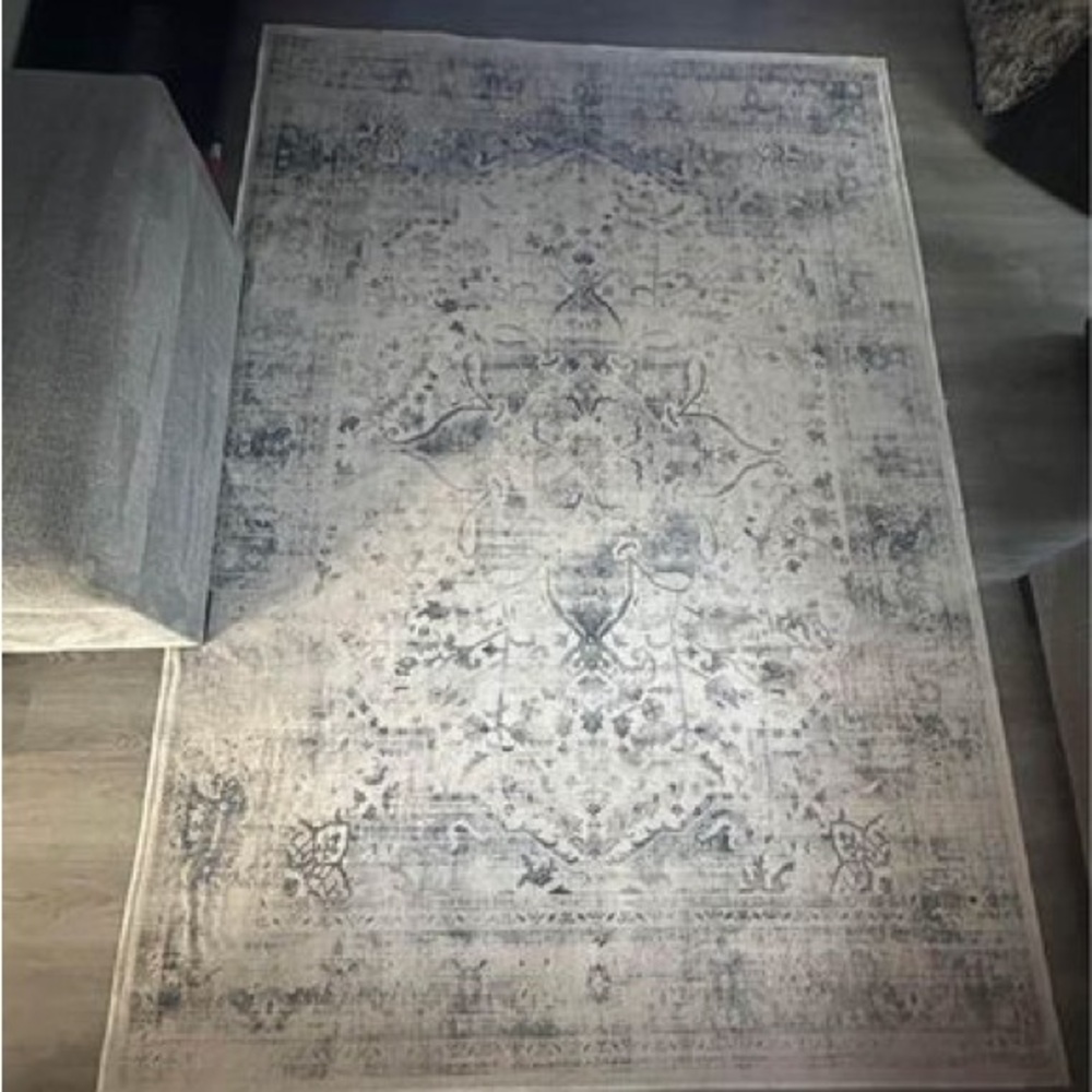 RUGGABLE blue quartz rug with rug pad!